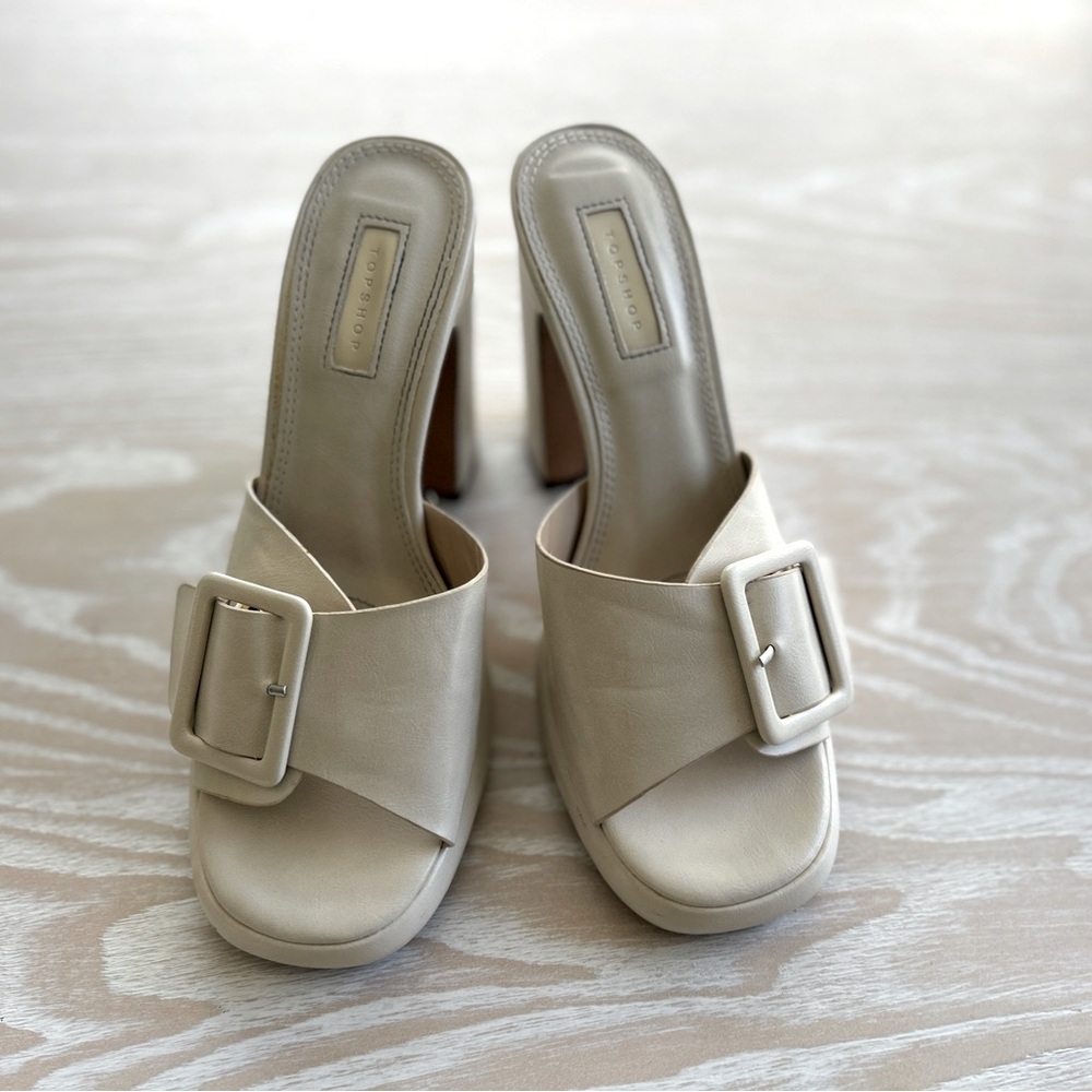 Topshop Reflect Ecru Buckle

Sandal Mules in Cream, size 8